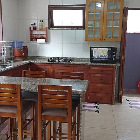 Casa Roxa Com Piscina Em Condominio Araquari Rom bilde